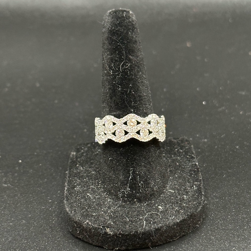 Ladies diamond ring